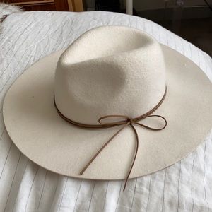 Zara hat